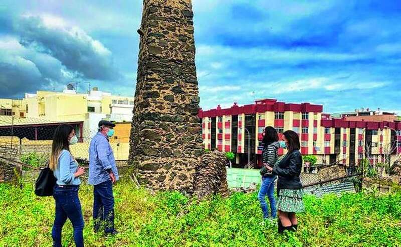 Visita de los técnicos, días atrás, al yacimiento. A la derecha, edil de Patrimonio Histórico, Lidia Mejías/C7.